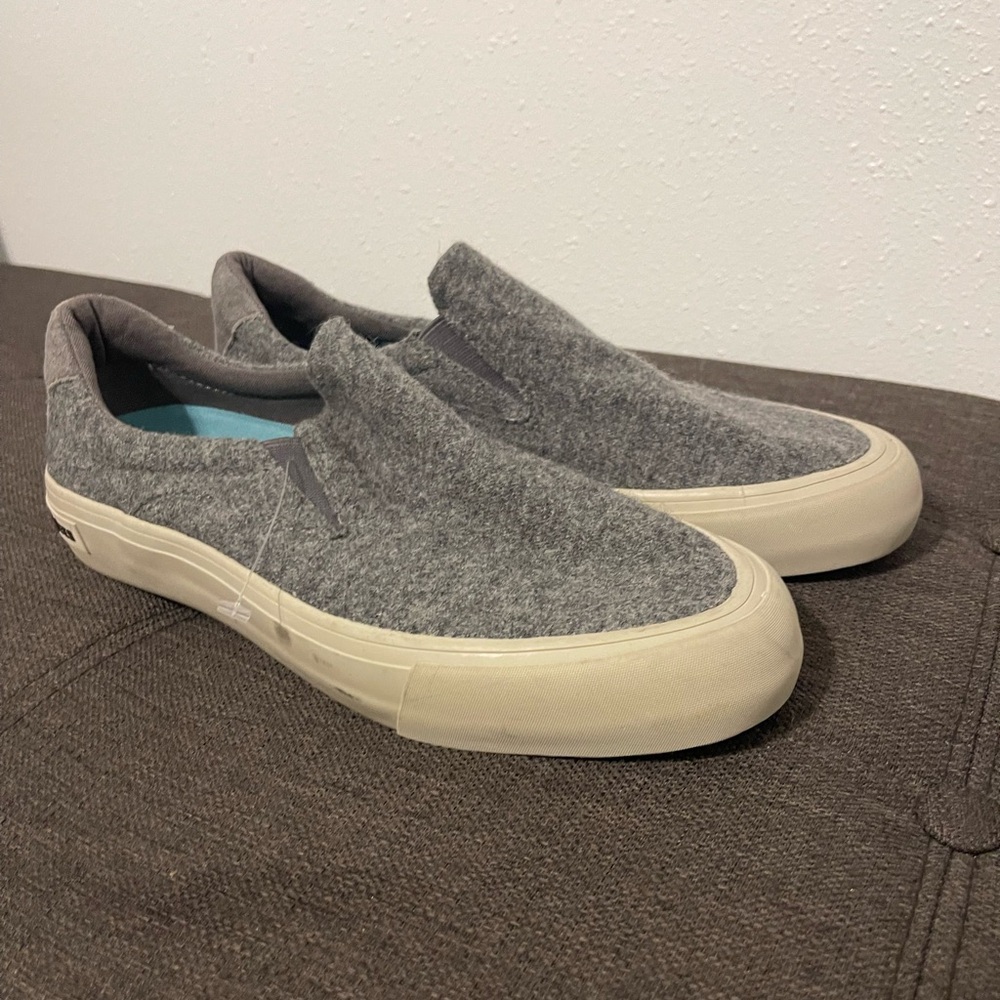Gray Slip-On Men's Shoes size 8.5 sea Vees
